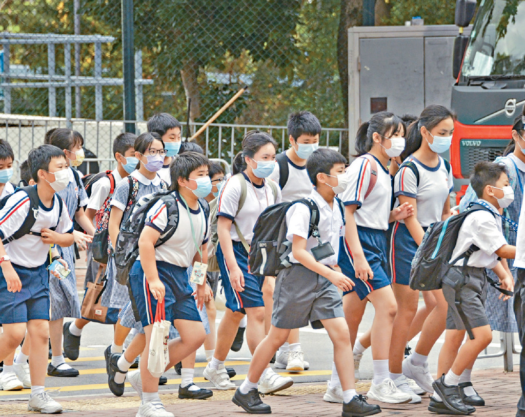 教局今向中小學派《 總體國家安全觀學習綱要 》。資料圖片