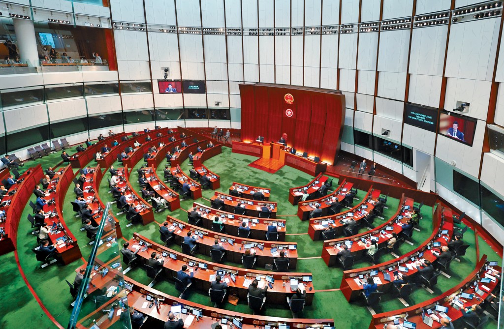 新一份《施政報告》強調要改革,議員認同。