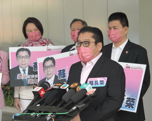 全國政協委員、港島各界聯合會理事長蘇長榮今日報名出戰選委會界別。