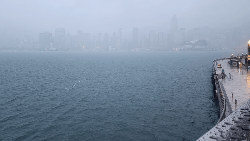 本港地區今日天氣預測 多雲,有幾陣驟雨。黎志偉攝 本港地區今日天氣預測 多雲,有幾陣驟雨。黎志偉攝