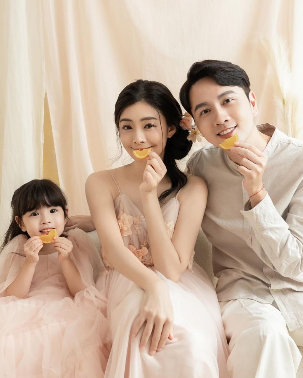 夏如芝一家三口。 夏如芝一家三口。