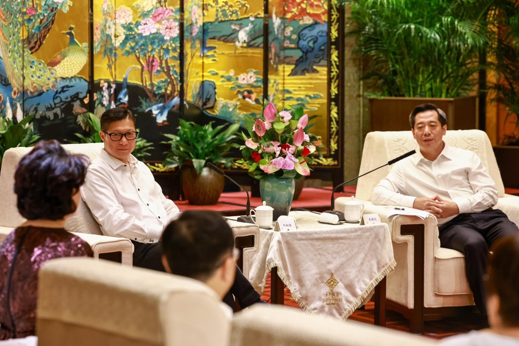 鄧炳強與江蘇省領導會見。 鄧炳強與江蘇省領導會見。