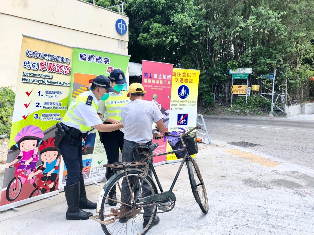 警方不时会向骑单车人士加强宣传提防单车意外。  警方提供