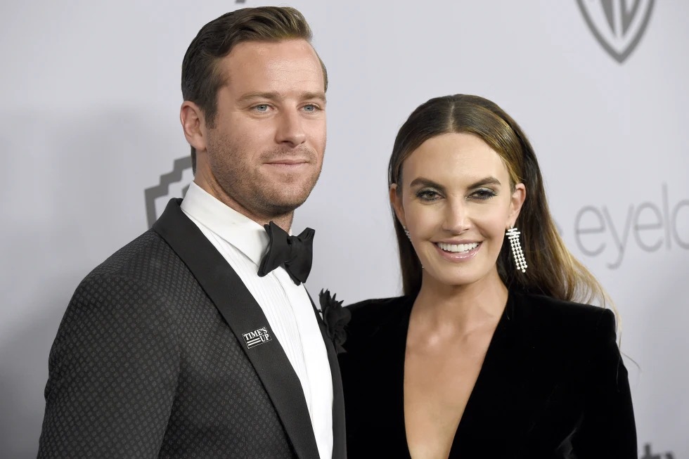 Armie Hammer在2020年與拍拖、結婚13年的妻子Elizabeth Chambers離婚。(美聯社) Armie Hammer在2020年與拍拖、結婚13年的妻子Elizabeth Chambers離婚。(美聯社)
