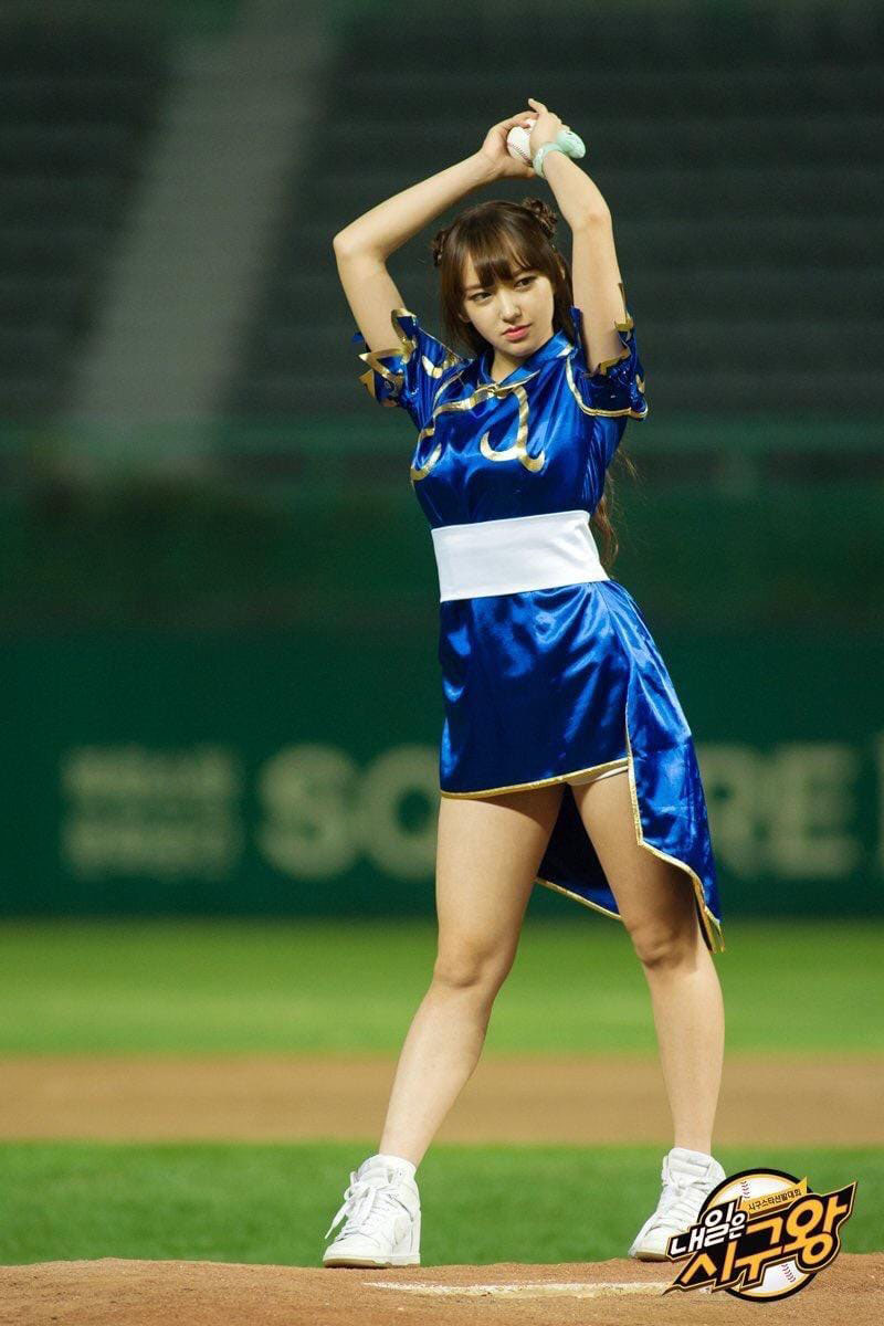 程瀟亦曾以「春麗」造型登場棒球賽事開球，一個後空翻驚艷全場，深得韓國網民喜愛。