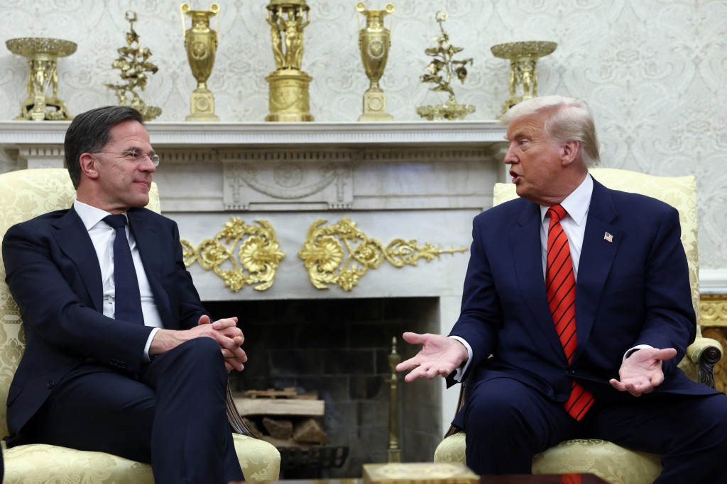 特朗普在白宮會見到訪的北約秘書長呂特時，談到格陵蘭問題。路透社