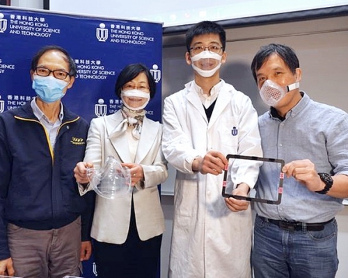 高平教授(左二)介紹科大製作的透明口罩。