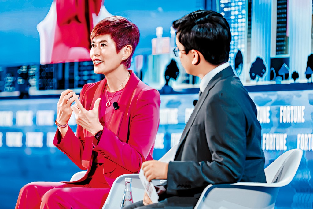 倪文玲分享屈臣氏集团传承背后的科学与策略。