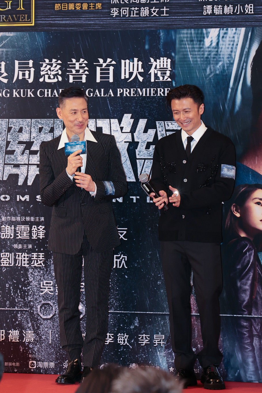 谢霆锋和张学友在台上谈到谢霆锋为张学友亲自创作了电影主题曲《很远的地方》。