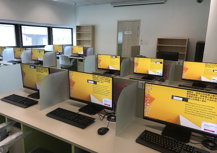 新圖書館內設有電腦資訊中心。政府新聞處圖片