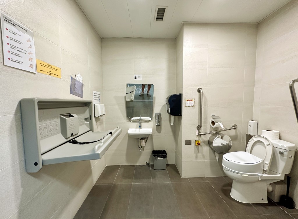 「通用洗手间」一个设施便可切合不同社群的需要。苏正谦摄