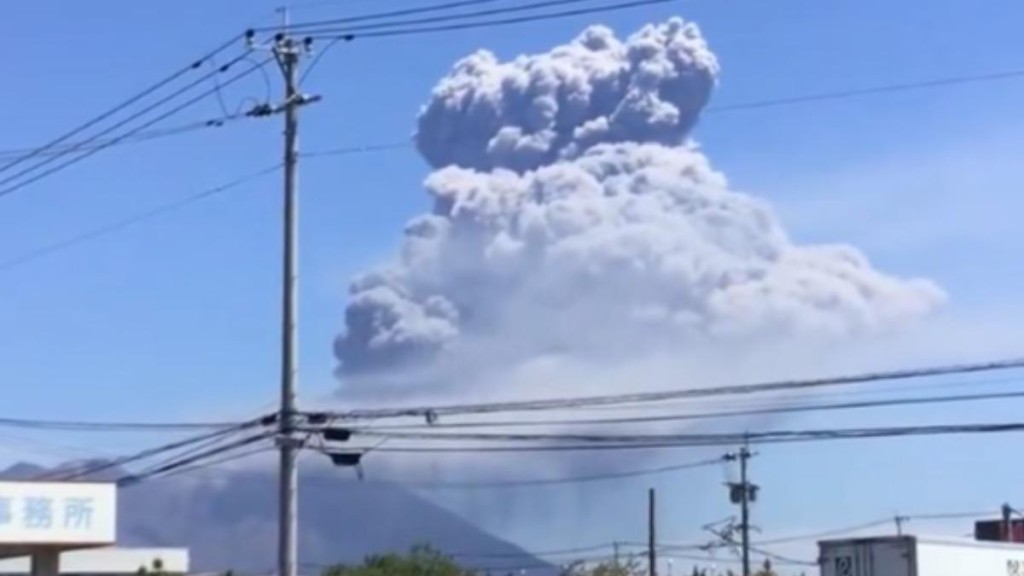 鹿儿岛樱岛火山再喷发。 X@biketecs
