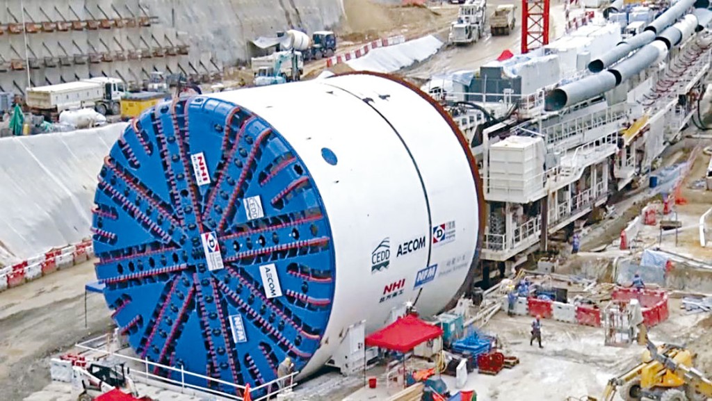 本港採用最大型的土壓平衡隧道鑽挖機。