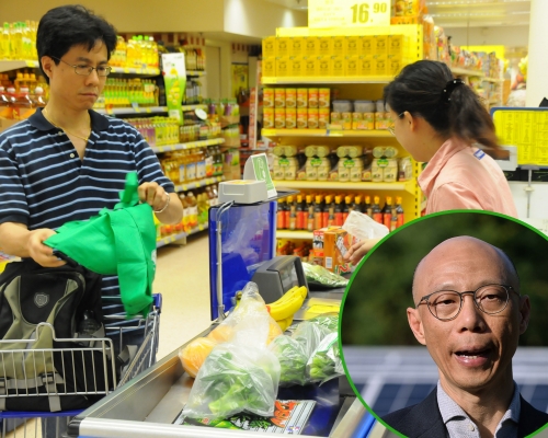 黃錦星指,相信市民已經習慣索取膠袋要繳費,並自備購物袋。 資料圖片