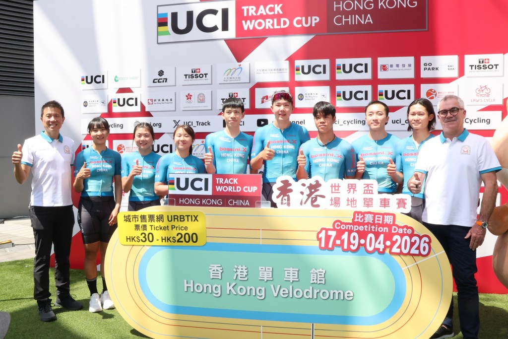 总教练达海飞（右一)豪言亚锦赛要夺十面奖牌。徐嘉华摄