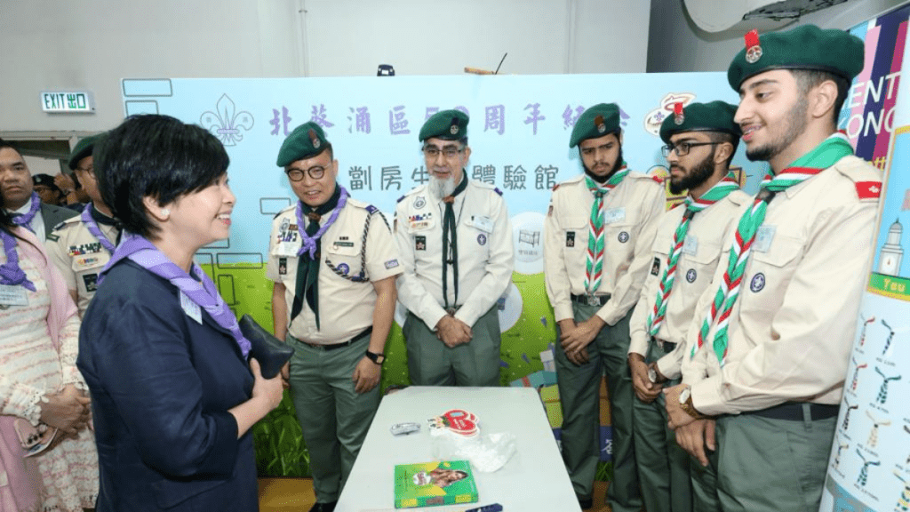 何永賢參觀過渡屋「喜盈」 了解童軍如何助少數族裔融入社會