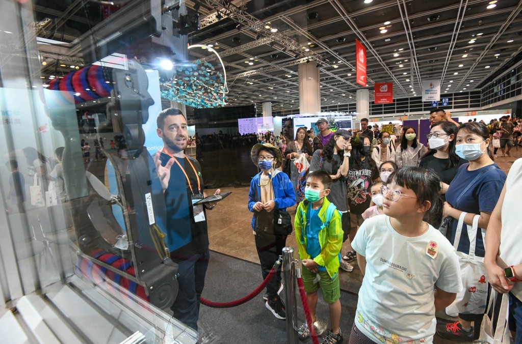 香港創科展每年均設互動專區，讓公眾親身體驗探索創新科技的樂趣。香港創新基金圖片