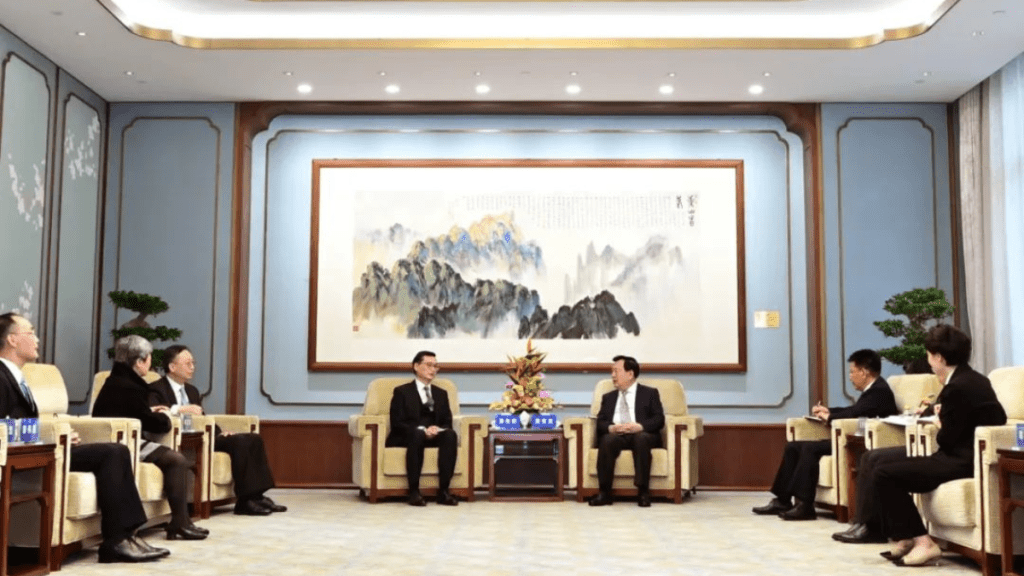 夏寶龍今日下午在北京會見高等法院首席法官潘兆初等香港法官及司法人員內地交流訪問團代表。(國務院港澳事務辦公室)