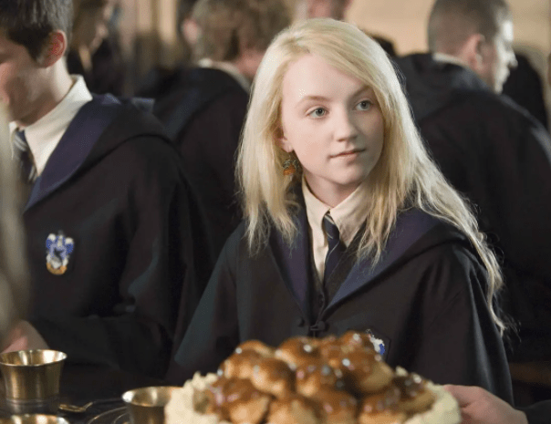 Evanna Lynch在電影《哈利波特》系列中飾演「露娜」(Luna Lovegood)。 Evanna Lynch在電影《哈利波特》系列中飾演「露娜」(Luna Lovegood)。
