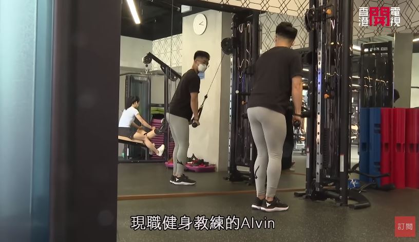 現職健身教練的Alvin，在節目中表示，健身時亦會穿緊身褲。（HOY TV節目《一線搜查》截圖）