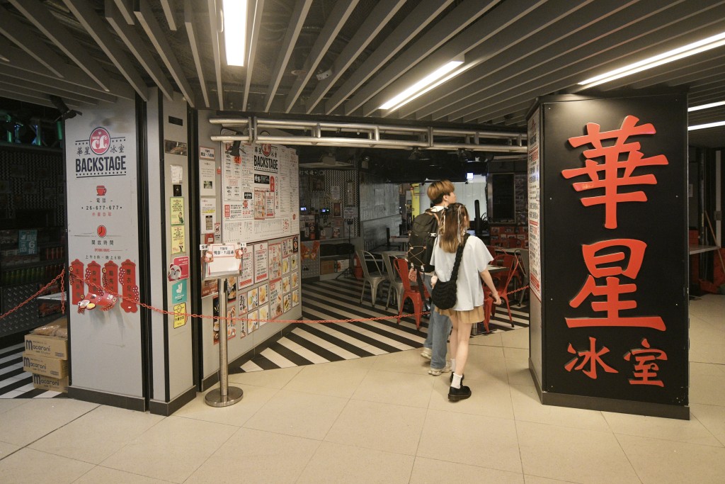 九龙国际展贸中心有部分食店没有营业。陈浩元摄