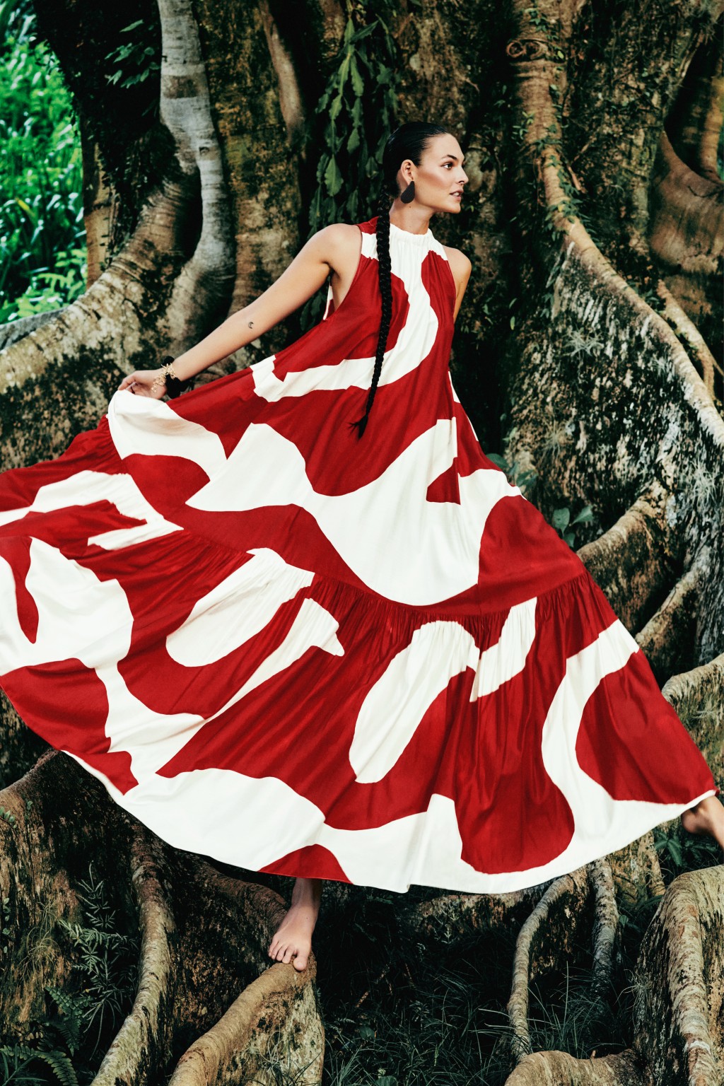 H&M夏季女裝系列新 品主要採用搶眼對比色及印花，展現巴西現代主義運動的精髓/售價待定。