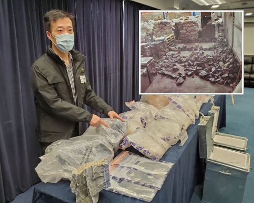 警方在倉庫內發現近1噸重石頭,並在石頭內起出43公斤冰毒。 蔡楚輝攝
