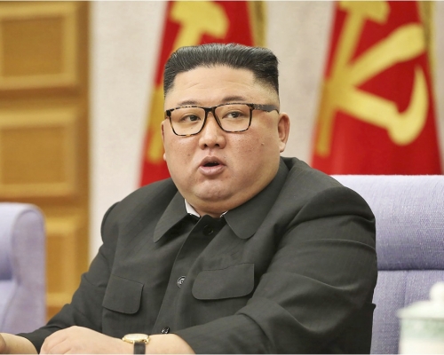 金正恩於會上狠批官員只安於現狀,更即場撤換經濟部長。AP