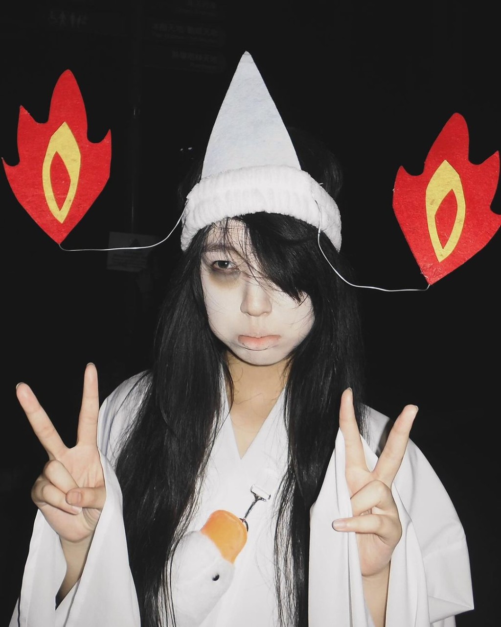 炎明熹化身日本女幽灵。