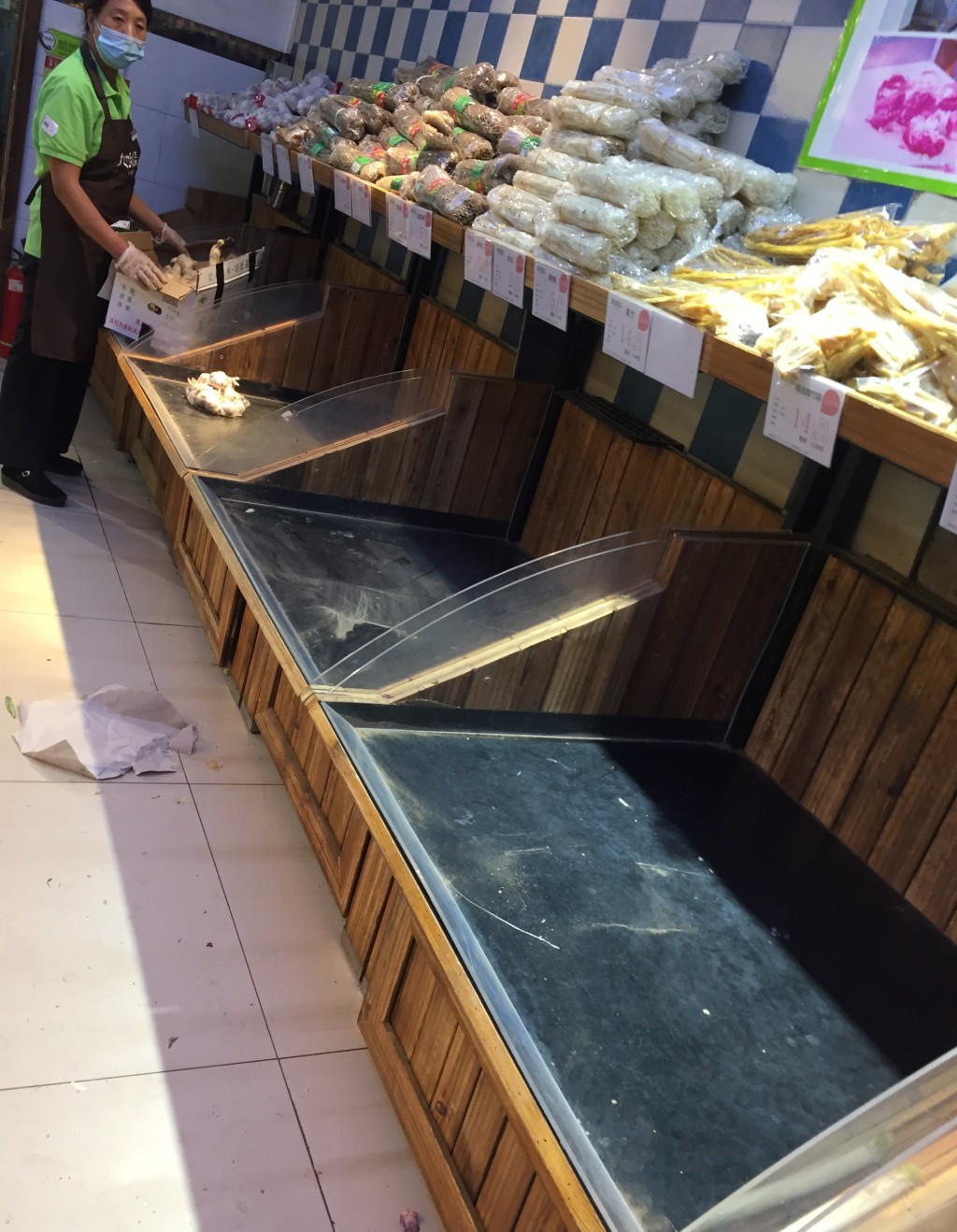 北京超市的蔬菜、鮮肉被搶購。網上圖片