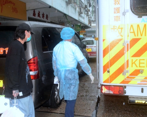 黃先生確診3日後始被送院。