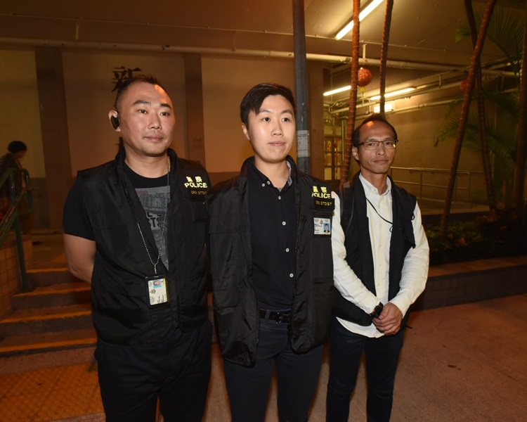沙田警區情報組主管偵緝督察鄧菁濱(中)。