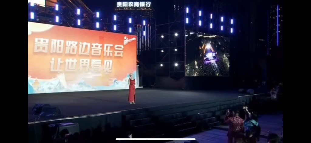 陳曼娜近日分享她在「貴陽路邊音樂會」上演唱的影片。 陳曼娜近日分享她在「貴陽路邊音樂會」上演唱的影片。