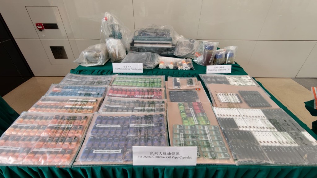 海關檢獲的毒品約值130萬元。黃文威攝 海關檢獲的毒品約值130萬元。黃文威攝