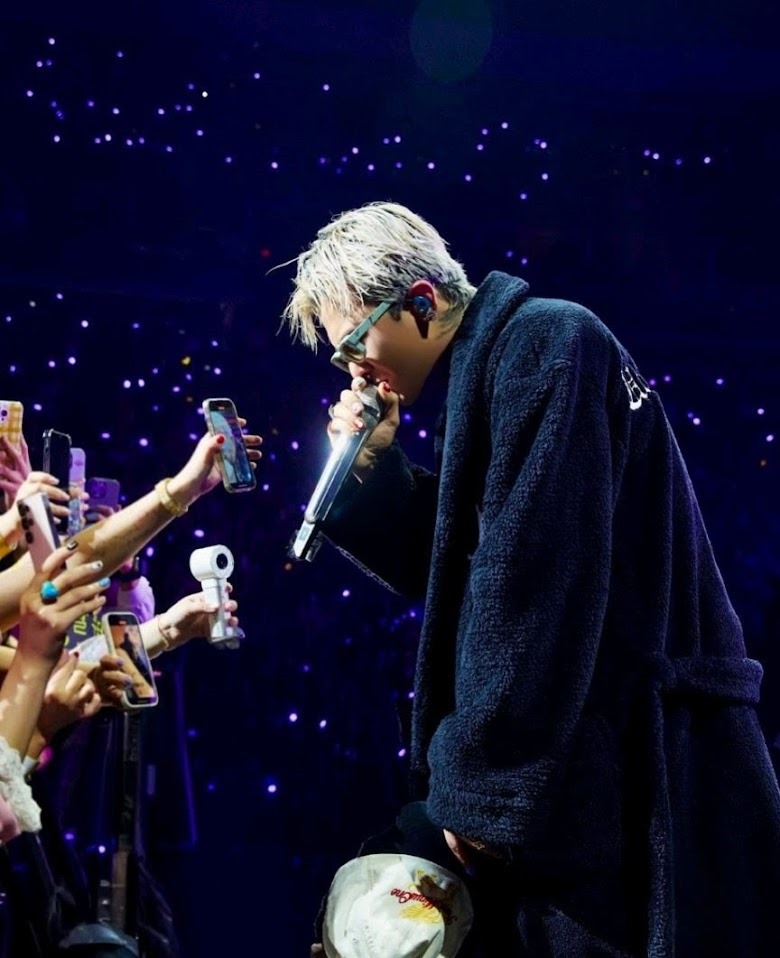 有粉絲指出GD舉行世界巡迴演唱會足足大半年，可能因為過於疲累影響狀態。