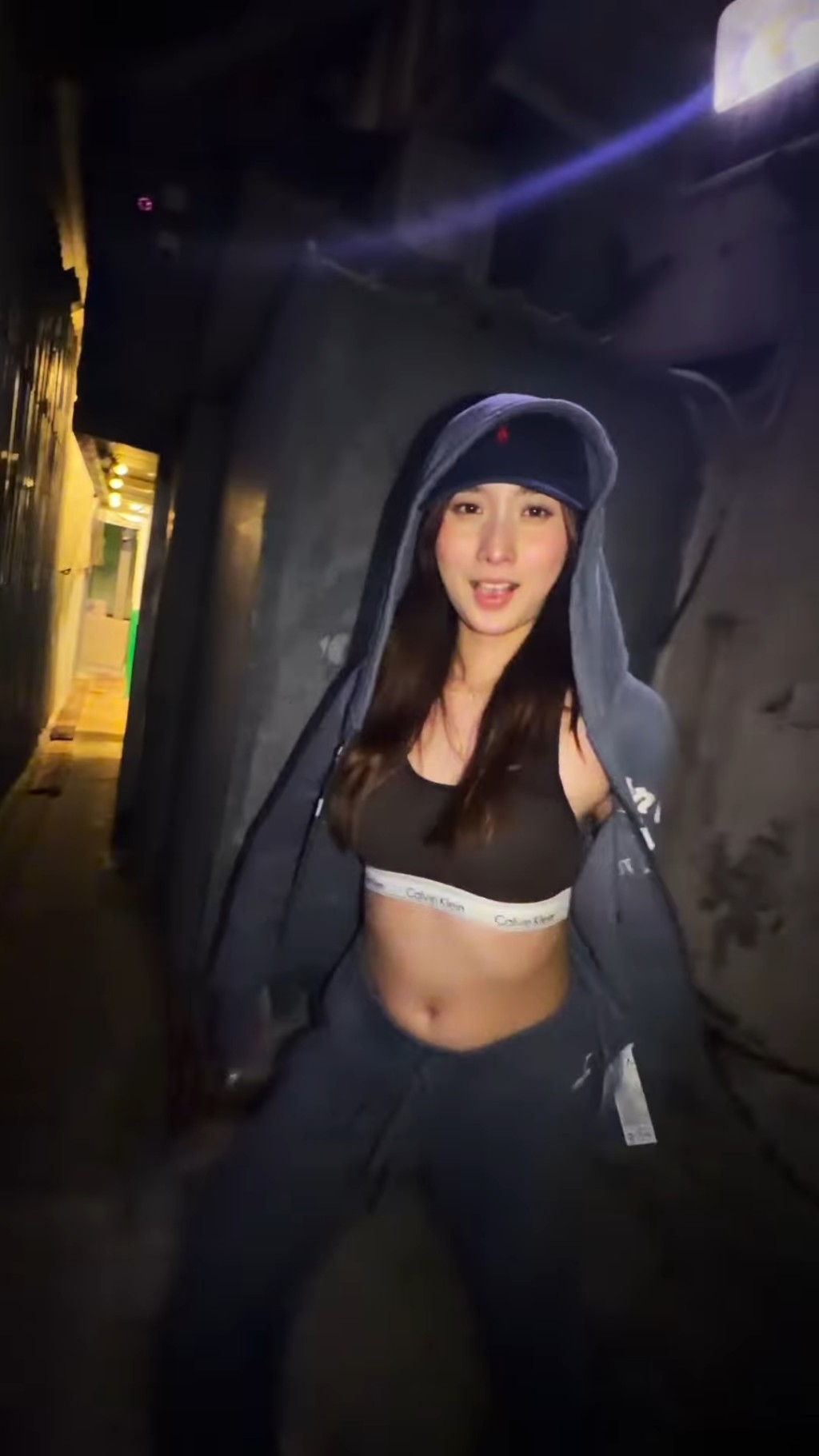 神隱多時的鍾柔美終於「上水」。