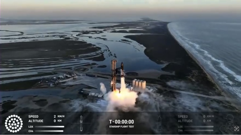 SpaceX星舰升空一刻。