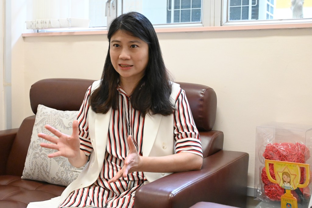 油蔴地天主教小學 (海泓道)校長陳淑儀 油蔴地天主教小學 (海泓道)校長陳淑儀