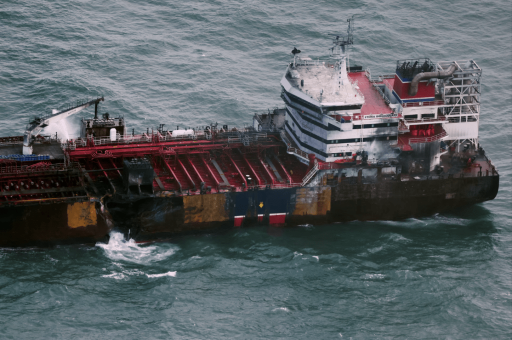 油輪Stena Immaculater號上的火勢已熄滅。路透社