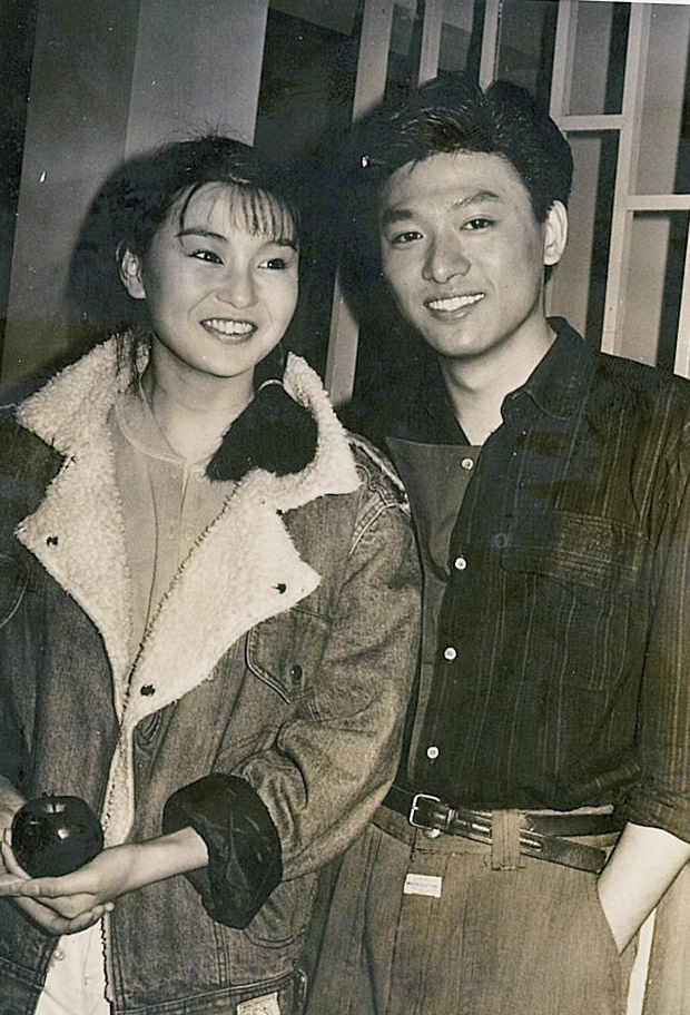 詹秉熙首部电视剧《画出彩虹》已经担正做男主角，当时与张曼玉在剧中饰演一对情人。