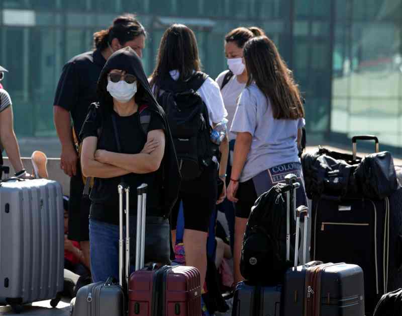 加拿大由周一起將禁止出現病徵的人士乘搭內陸機及列車。AP