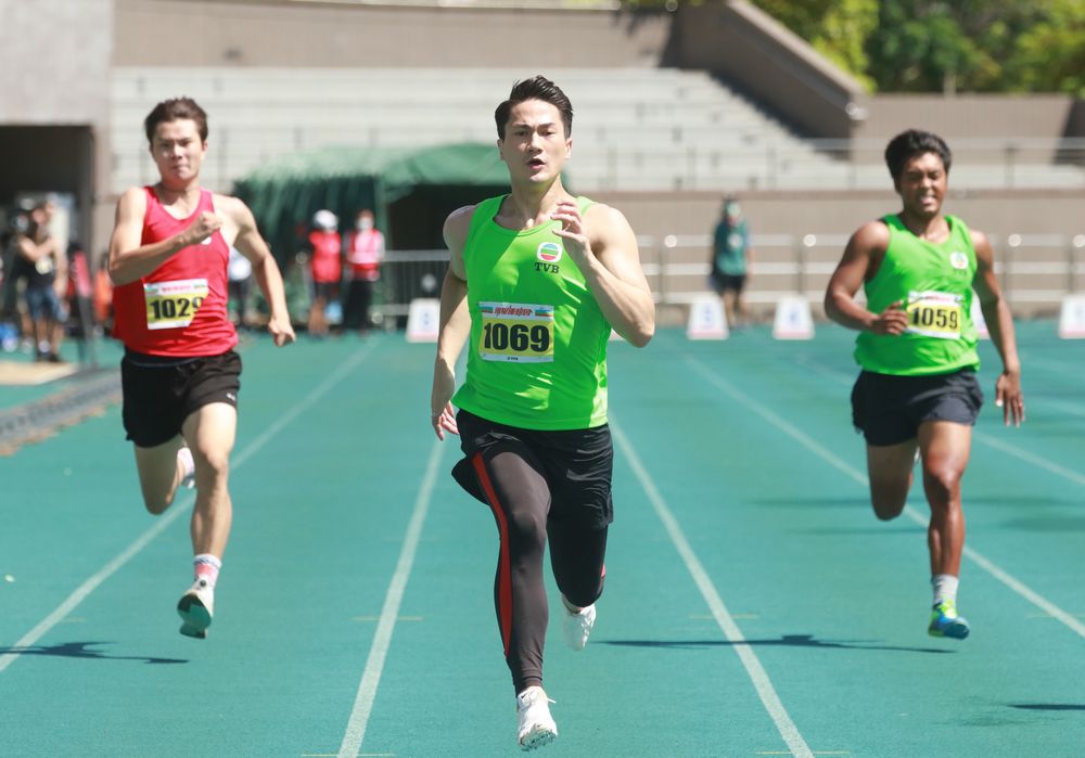 郭子豪也努力跑。