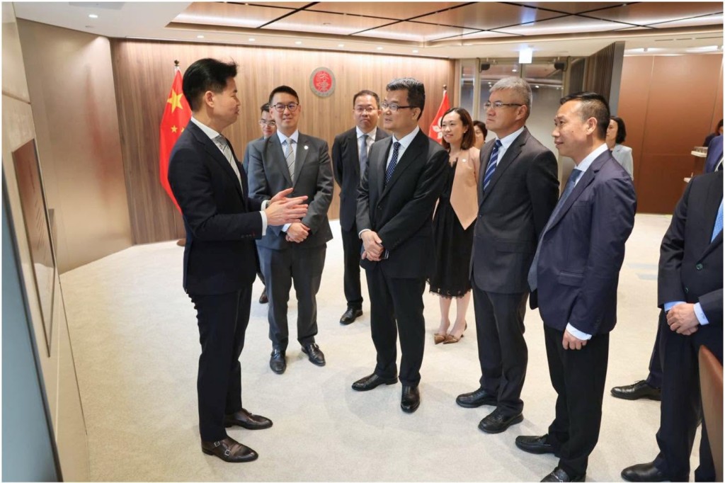 廣東省律師協會會長肖勝方率代表團於6月12日到訪香港律師會。 廣東省律師協會會長肖勝方率代表團於6月12日到訪香港律師會。