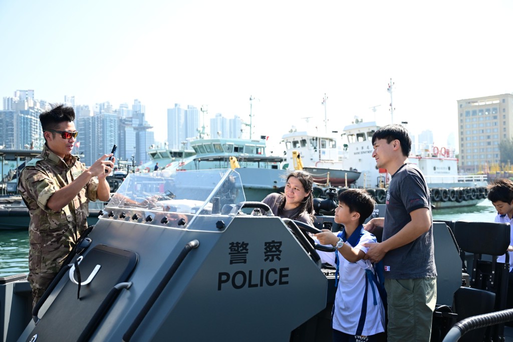 水警小艇分區總部今日（12日）舉行小艇分區45週年青少年日。