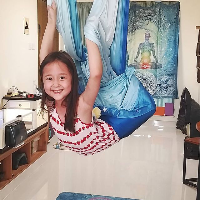 小小年紀的晴晴Alexandra，多才多藝，懂空中瑜伽、拉丁舞及彈琴。（圖片來源：IG@dellapietraalexandra）