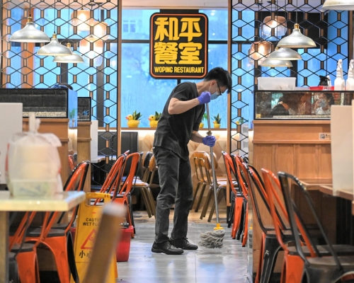 和平餐室暂停营业消毒。
