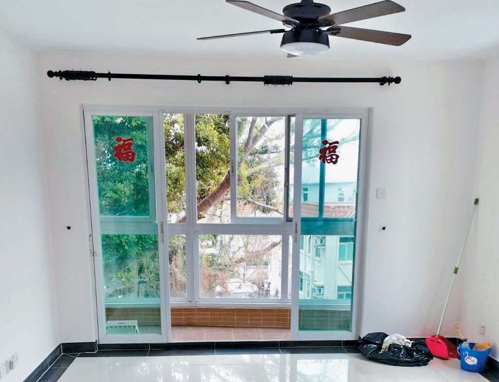 元朗鳌磡13D号2楼银主盘，开拍价330万，较银行估价低25%。