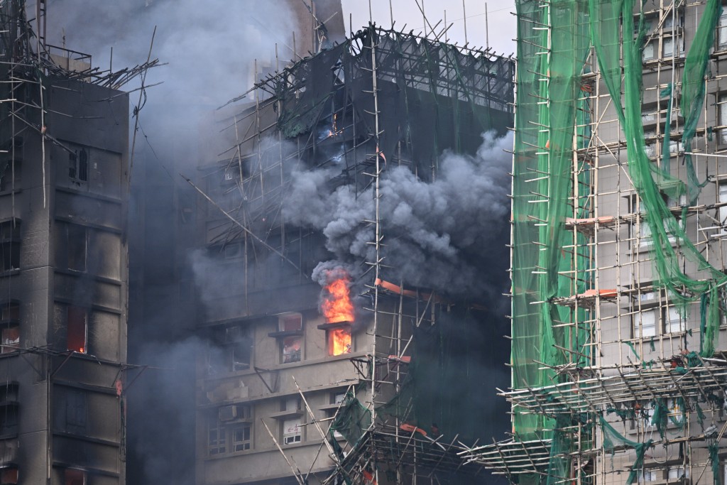 宏福苑大火造成重大傷亡,至今晨大火未救熄。蘇正謙攝 宏福苑大火造成重大傷亡,至今晨大火未救熄。蘇正謙攝