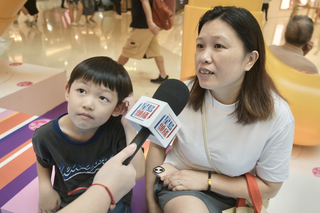 洪女士表示，之前带儿子感受过剑击，感觉儿子对此「都几有兴趣」。