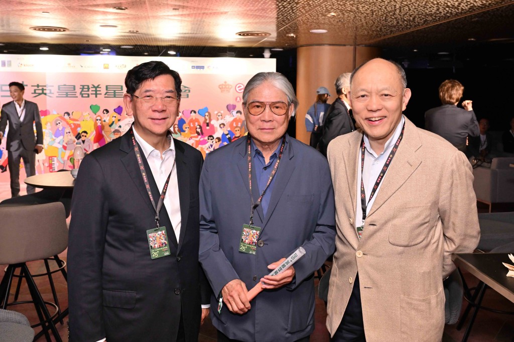 全國政協經濟委員會副主任、兼AIA區域執行總監及榮譽顧問容永祺與霍震霆霍震寰兄弟合影。